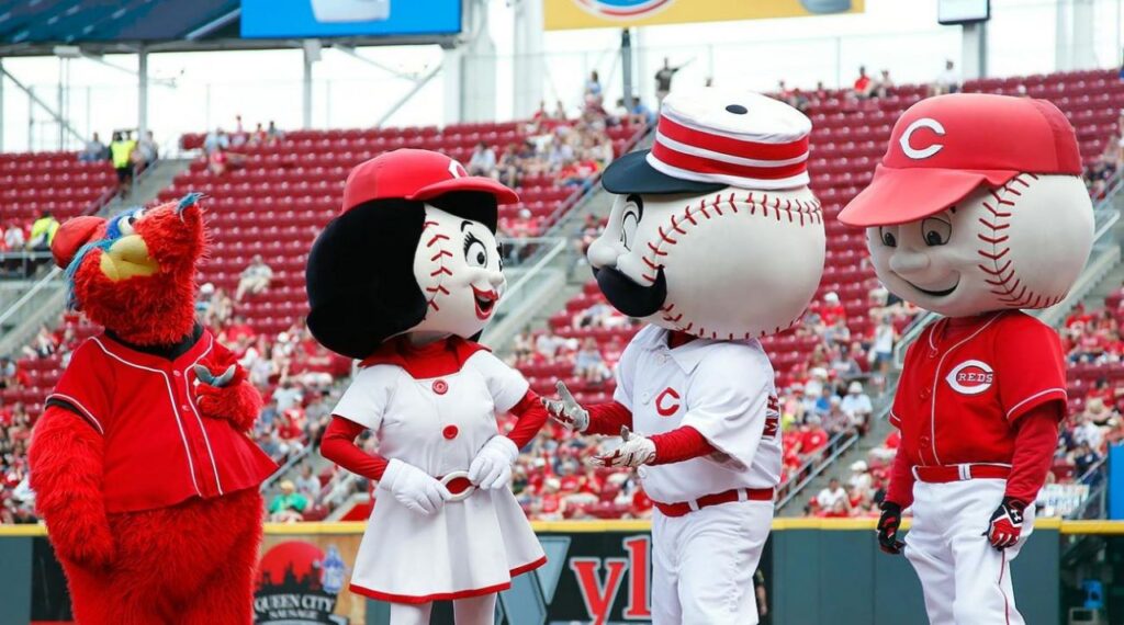 Os 4 belos mascotes do Cincinnati Reds.